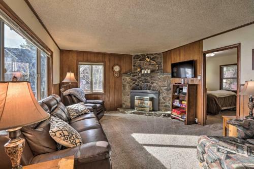 Lakefront Living With On-site Beach 8 Mi To Ski