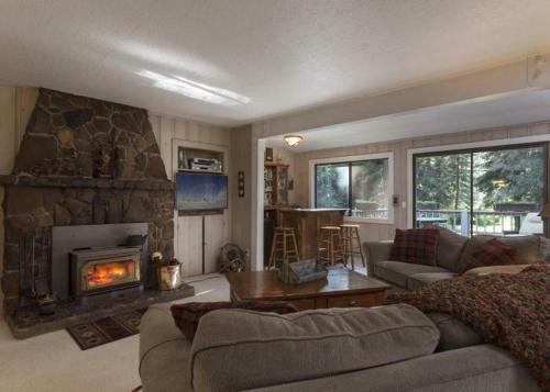 Fairway Vacation Rental Cabin