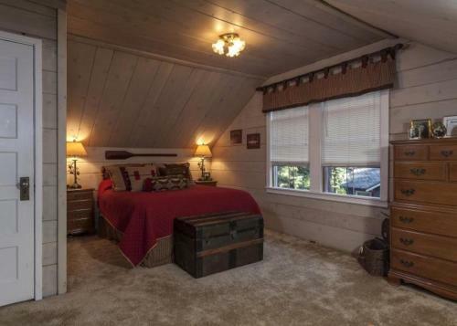Fairway Vacation Rental Cabin