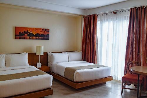 Hotel Crown Regency Beach Resort
