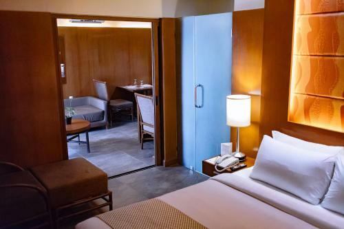 Hotel Crown Regency Beach Resort