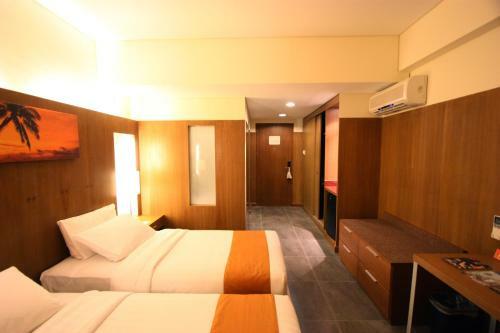 Hotel Crown Regency Beach Resort
