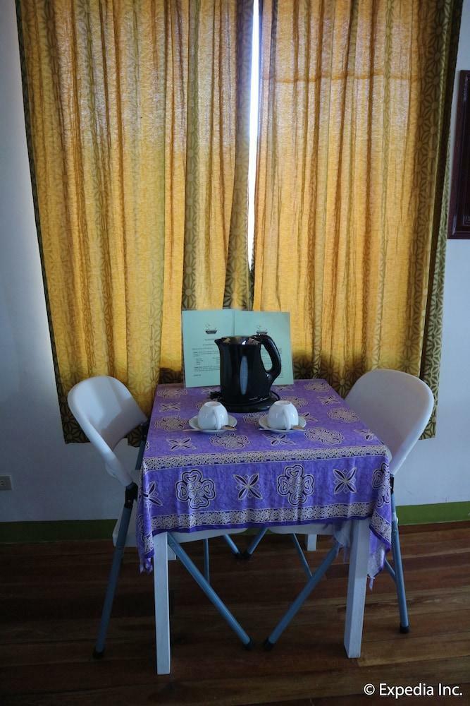 Hotel Reddoorz Plus @ Secret Garden Boracay
