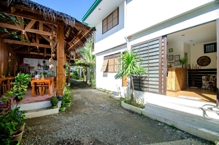 Hotel Reddoorz Plus @ Secret Garden Boracay