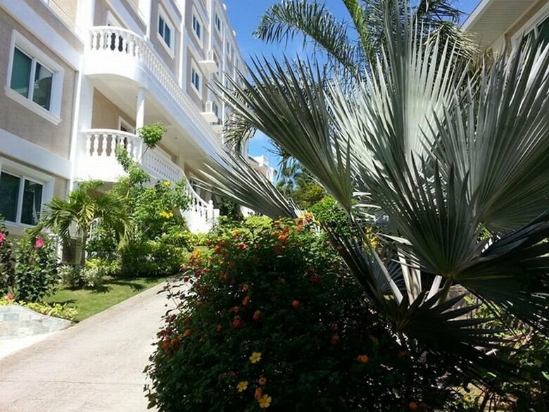 Lingganay Boracay Hotel Resort