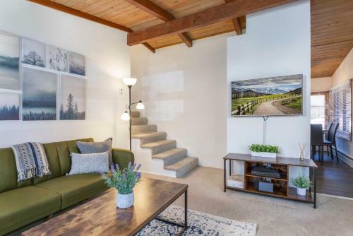Updated, Spacious & Customizable 2 Br - Bbq, Backyard, Walk To Everything!