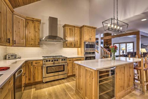 Upscale House On Eaglevail Golf Course With Hot Tub!