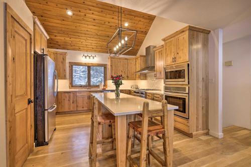 Upscale House On Eaglevail Golf Course With Hot Tub!