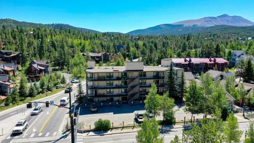 Gold Creek 30w Condo Remodeled On Main St