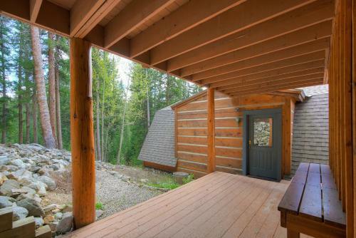 Daniels Mountain View Log Cabin Home