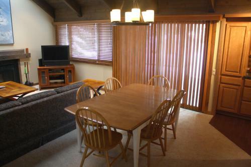 Mill Run #12 - 4 Bedroom / 3 Bath - Beautiful Remodel - Shuttle To Town
