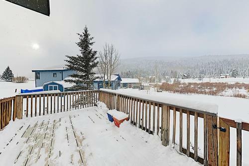 New Listing! Blue River Gem With Mountain-view Deck Home
