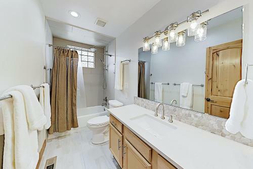 New Listing! Blue River Gem With Mountain-view Deck Home