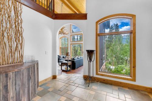 Majestic Lodge Retreat Amenities Views