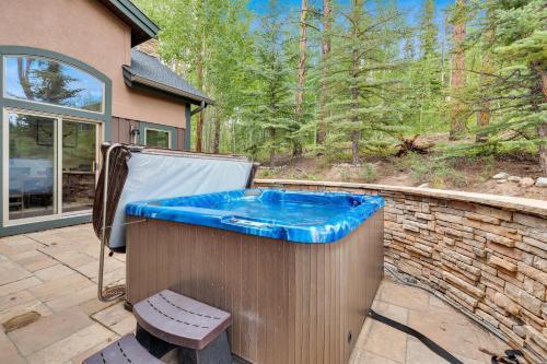 Majestic Lodge Retreat Amenities Views