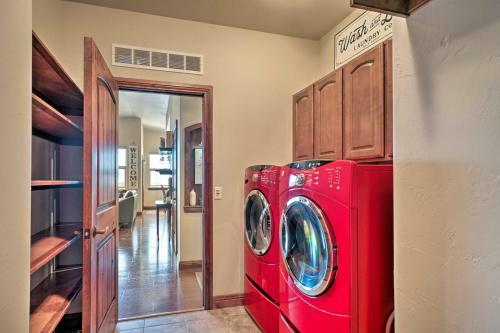 Idyllic Colorado Springs Escape With Pikes Peak Views