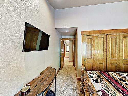 New Listing! Alpine Getaway With Deck, Near Skiing Home