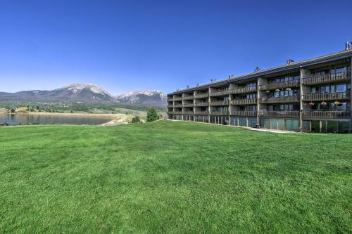 Apartamento Lakefront Retreat With Panoramic Mountain Views