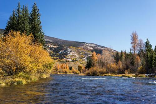 New Listing! Inviting Mountain Home With Hot Tub Home