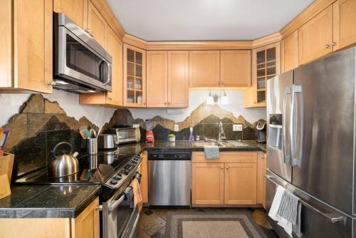 5 Star Cap Hill 3br Patio Garage & Walk Downtown