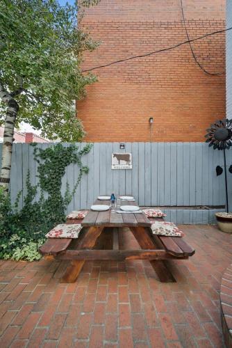 5 Star Cap Hill 3br Patio Garage & Walk Downtown