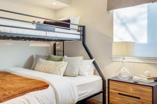 Luxe Family Getaway Pool Table & Arcade Sleeps 12