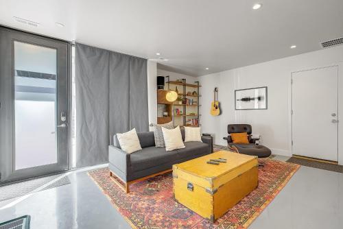 Amazingly Sleek Rino Pad - Stunning Mountain Views