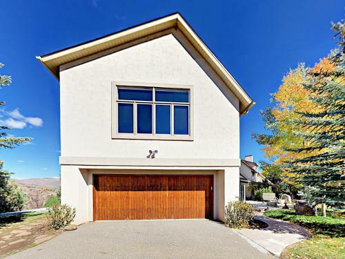 Grand 5,000 Square Foot 4br Mountain Home Home