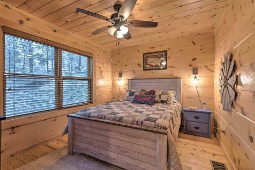 Cozy Log Cabin Less Than 2 Miles To Downtown Evergreen!