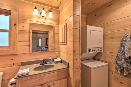 Cozy Log Cabin Less Than 2 Miles To Downtown Evergreen!