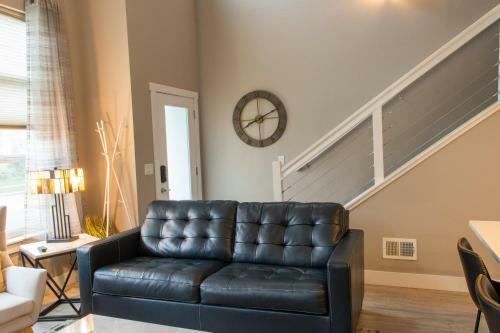 Modern Townhome Near Old Town, Breweries, & River!