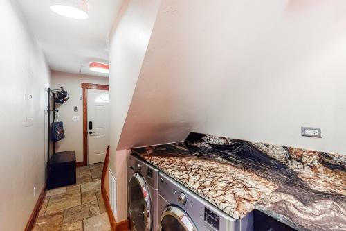 Pitkin Townhome B1