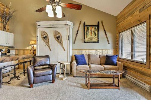 Apartamento Granby Condo With Pool Access - Mins To Hiking!