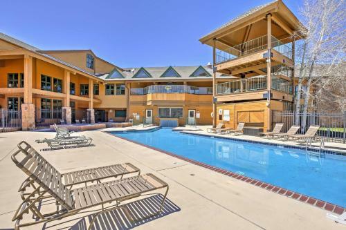 Apartamento Granby Condo With Pool Access - Mins To Hiking!
