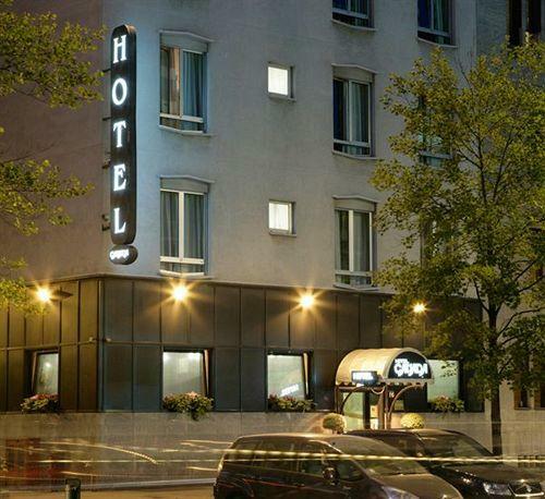 Hotel Canada(.)