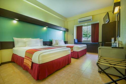 Hotel Microtel By Wyndham Sto. Tomas