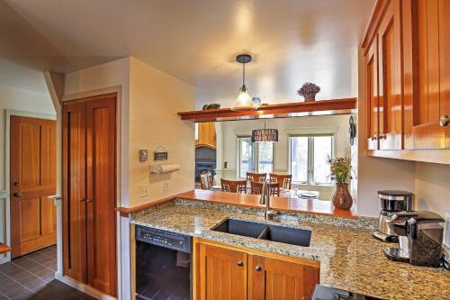 Gorgeous Keystone Abode With Hot Tub And Grilling Area