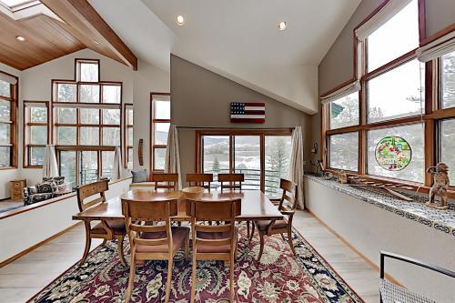 Keystone Ranch With Hot Tub, Sauna & Chef's Kitchen Home