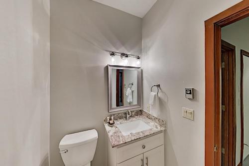 Keystone Ranch With Hot Tub, Sauna & Chef's Kitchen Home