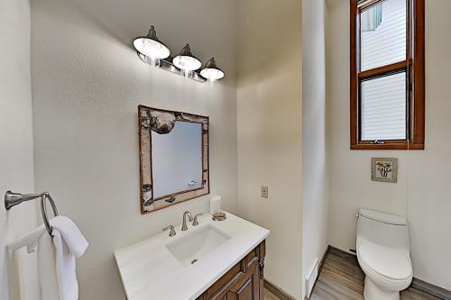 Keystone Ranch With Hot Tub, Sauna & Chef's Kitchen Home