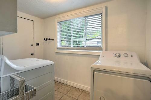 Updated Pet-friendly Home, Walk To Dtwn Littleton!