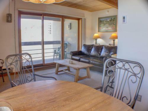 Wood Creek #404 (Condos And Townhomes)