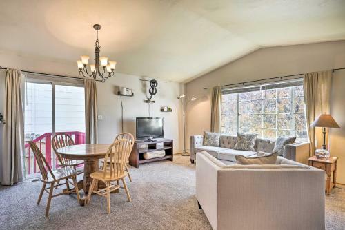 Airy Pueblo Pad Less Than 5 Mi To Arkansas Riverwalk!