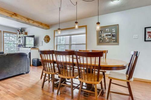 300 Lodgepole By Book By Owner