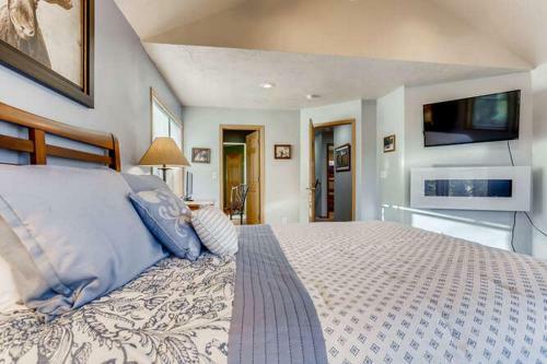 300 Lodgepole By Book By Owner