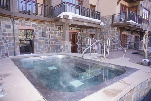 Apartamento 120 Carriage Way #2205 (203157-9419) Condo