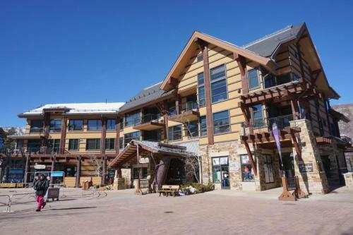 Apartamento 120 Carriage Way #2205 (203157-9419) Condo