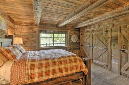 Lavish Mountain Retreat With Large Deck And Game Room!