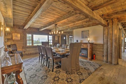 Lavish Mountain Retreat With Large Deck And Game Room!