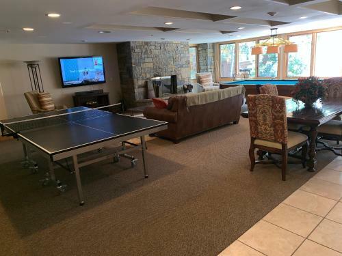 Lorian 4 - Luxurious Ski-in Ski-out Forest Condo